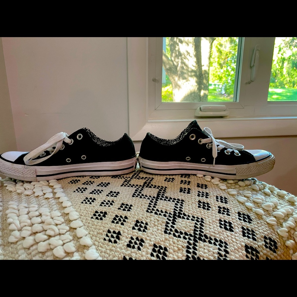 Converse Women’s Black SZ 7